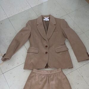 B Altman & Co Fifth Avenue New York Suit blazer and skirt wool Sz 4